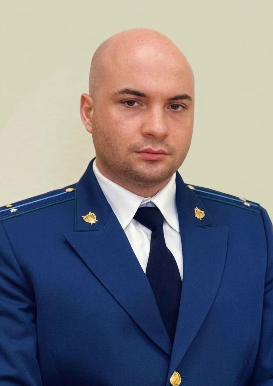 Руководство и коллектив Генеральной прокуратуры Республики Абхазия выражают глубокие соболезнования семье Гогуа Владимира Аслановича, старшего следователя‑криминалиста прокуратуры города Сухум, трагически погибшего в автомобильной катастрофе.