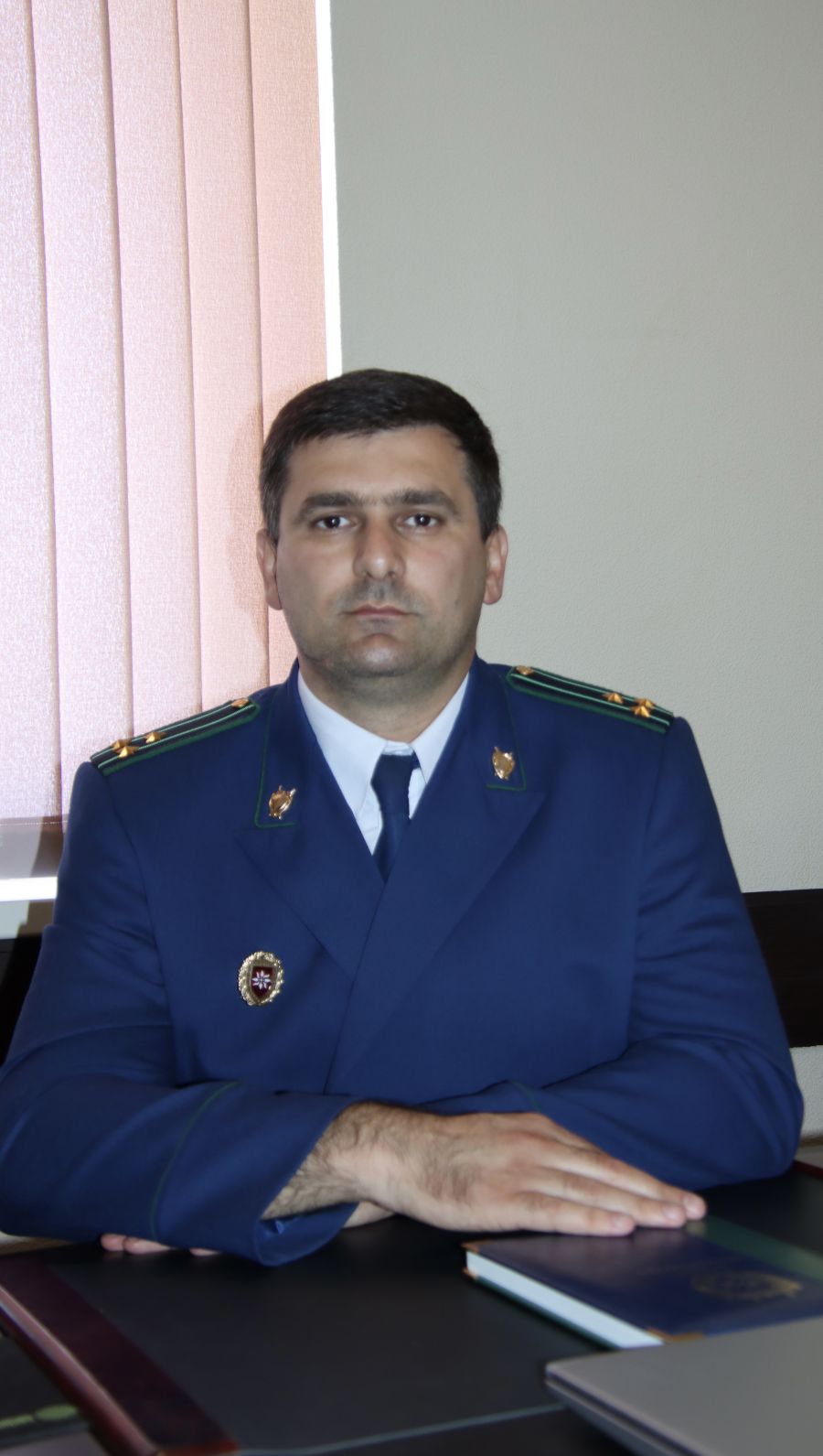 Генеральный прокурор Республики Абхазия Агрба А.Н.  представил коллективу прокуратуры назначенного на должность прокурора Очамчырского района Таркил И.М.